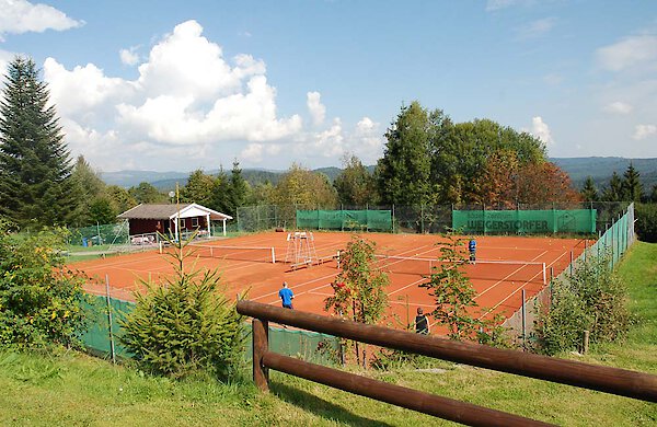 Tennisplatz im Bayerischen Wald
